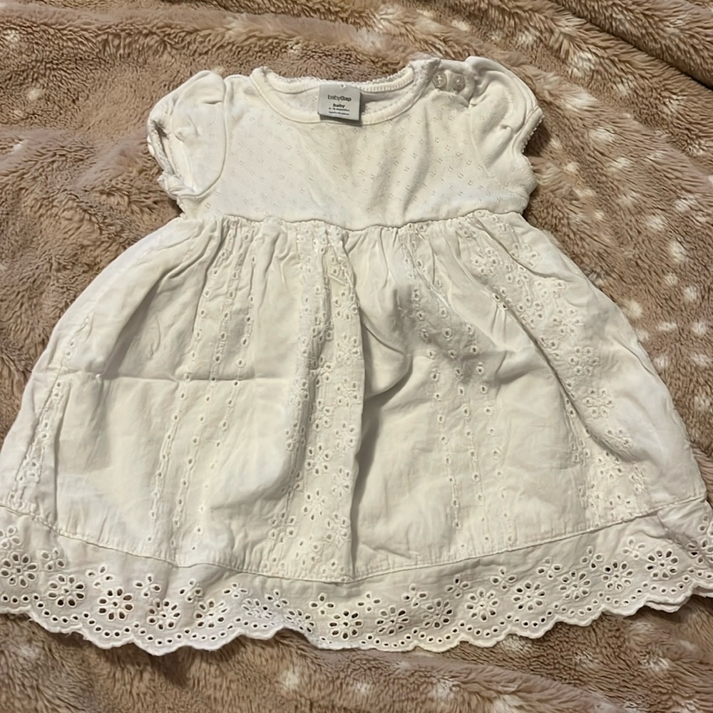 Baby GAP girls 3-6 months eyelet dress